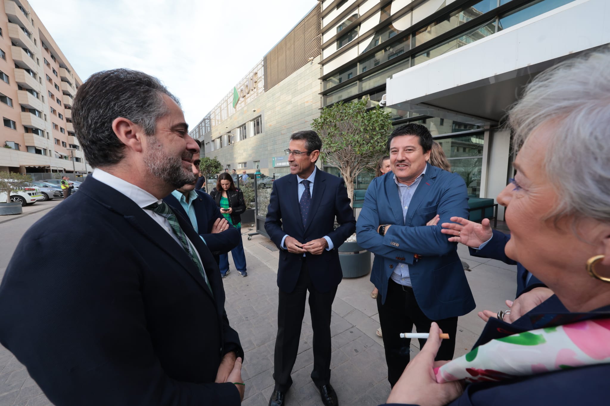 Fotos: Carolina España protagoniza un coloquio organizado por SUR y Unicaja Banco