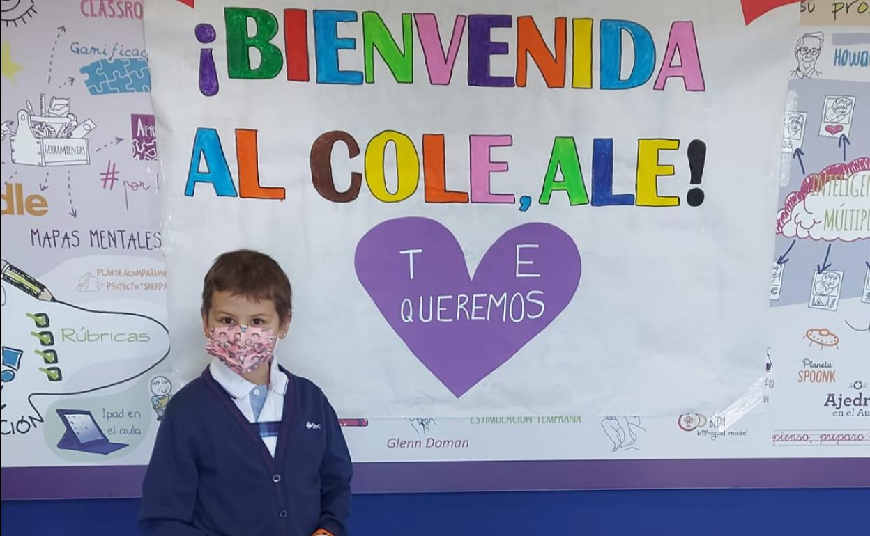 Cartel que recibió a Alejandra cuando regresó al colegio tras superar una leucemia infantil. 