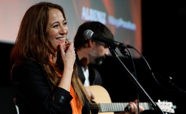 Mai Meneses, la voz de Nena Daconte