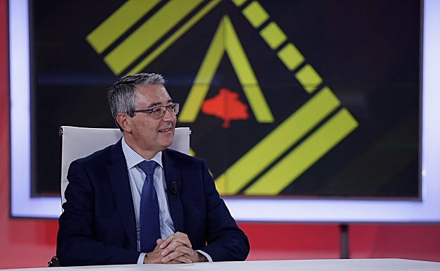 El presidente de la Diputación, Francisco Salado, en el plató de la 'La Alameda'. 