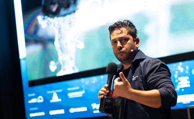 Diego Gallegos. El chef malagueño durante su ponencia en el Encuentro de los Mares.