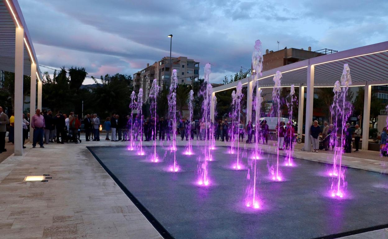 Acto de inauguración del nuevo espacio público en Rincón de la Victoria, este jueves. 