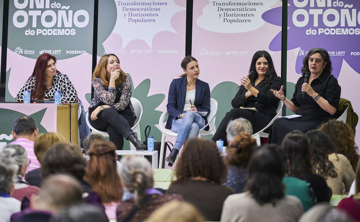 La ministra de Igualdad, Irene Montero, en la mesa sobre feminismo de la 'Uni de otoño'.