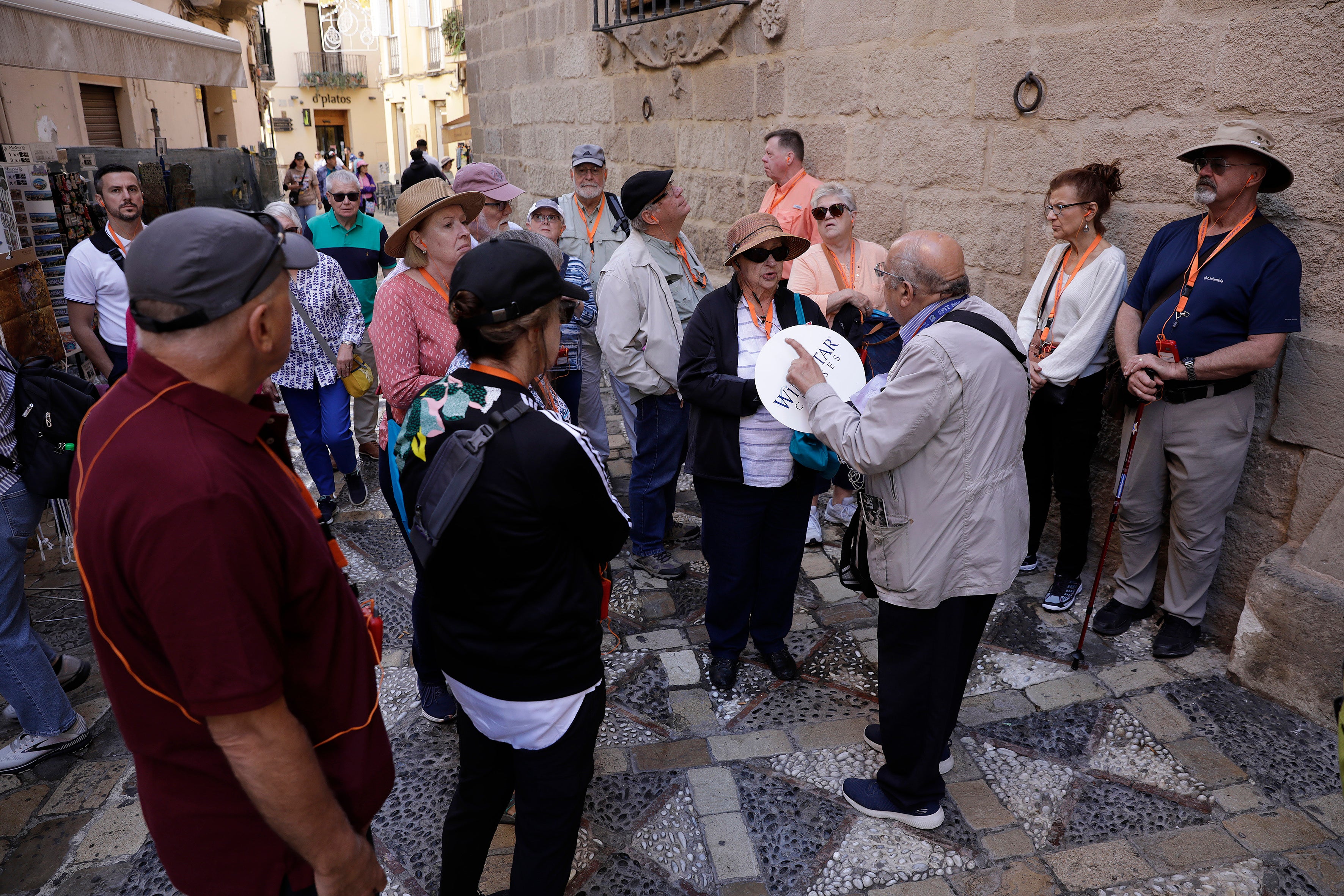 Sólo tres tienen capacidad para mover 4.270 viajeros el 'Norwegian Escape'; 2.253, el 'Marella Explorar 2'; y 2.416, el 'Vision of the Seas'. 
