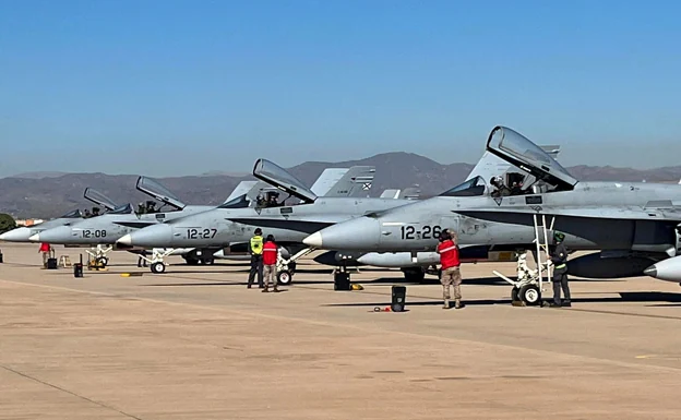 Cazas F-18, ayer en la Base Área de Málaga. 