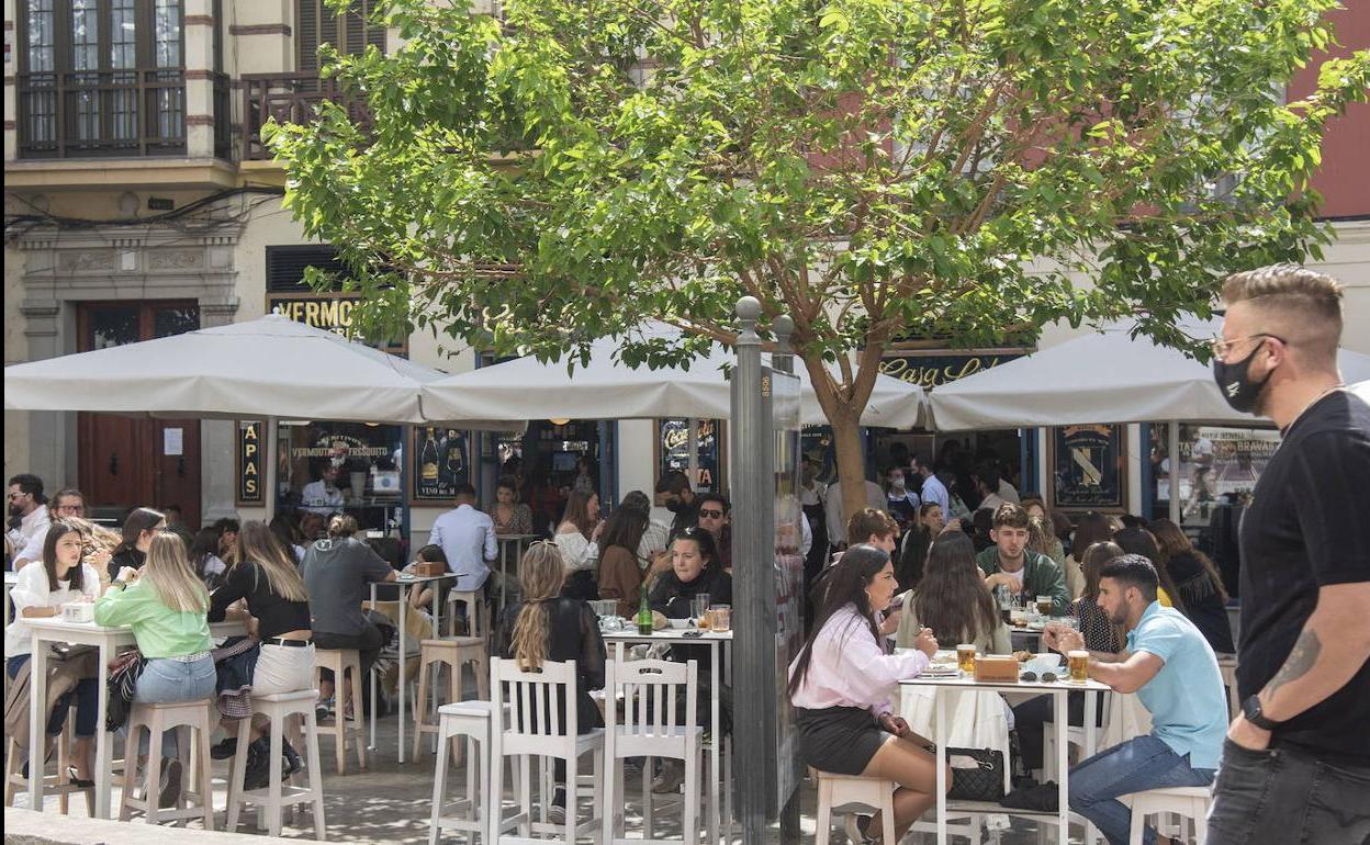 Los hosteleros de Málaga apagarán sus locales para protestar por el precio de la energía