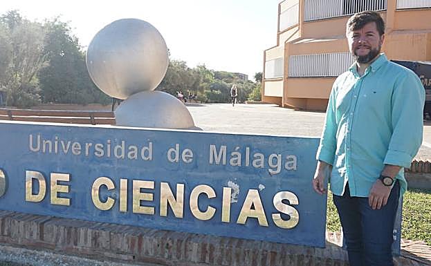 Víctor Vázquez, fotografiado en la Facultad de Ciencias de la UMA. 