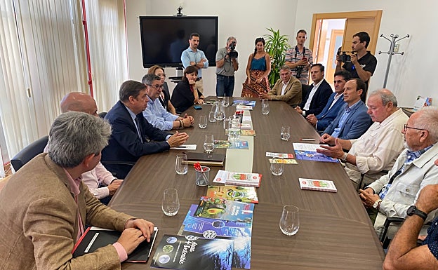 Reunión de la directiva de Trops con el ministro de Agricultura, Luis Planas, el pasado junio. 