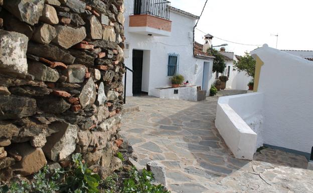 Calle de la aldea de Vallejos.