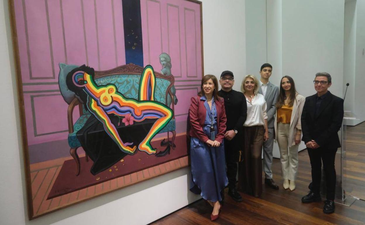 Gemma del Corral y los hijos del artista Francisco, María Jesús, Marta y Carmen Hernández, junto al nieto del pintor, Iván de la Torre Hernández, en el acto de entrega de la obra en el Museo de Málaga. 