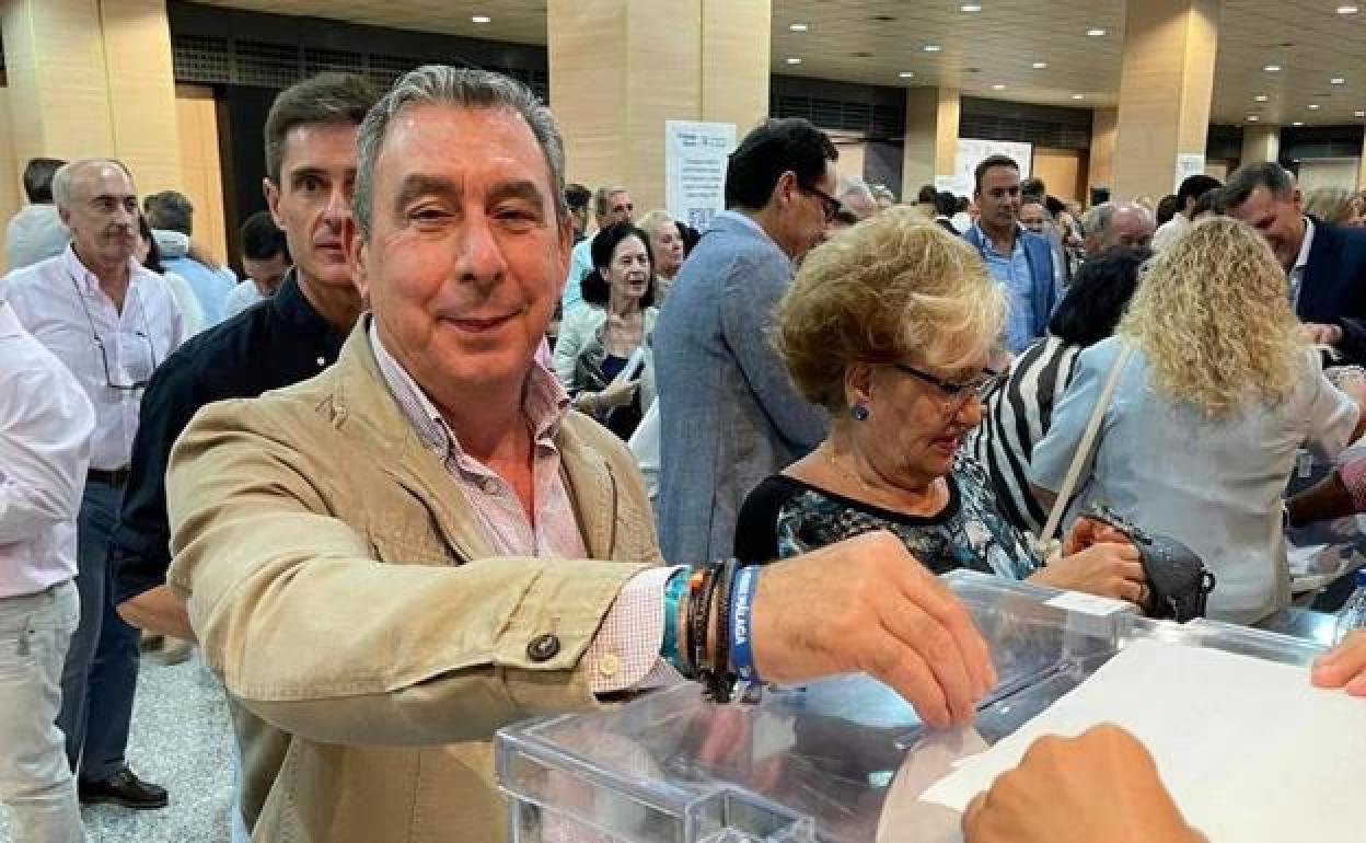 Dimite Miguel Ángel González, el concejal del PP de Benalmádena que ofició una boda no autorizada