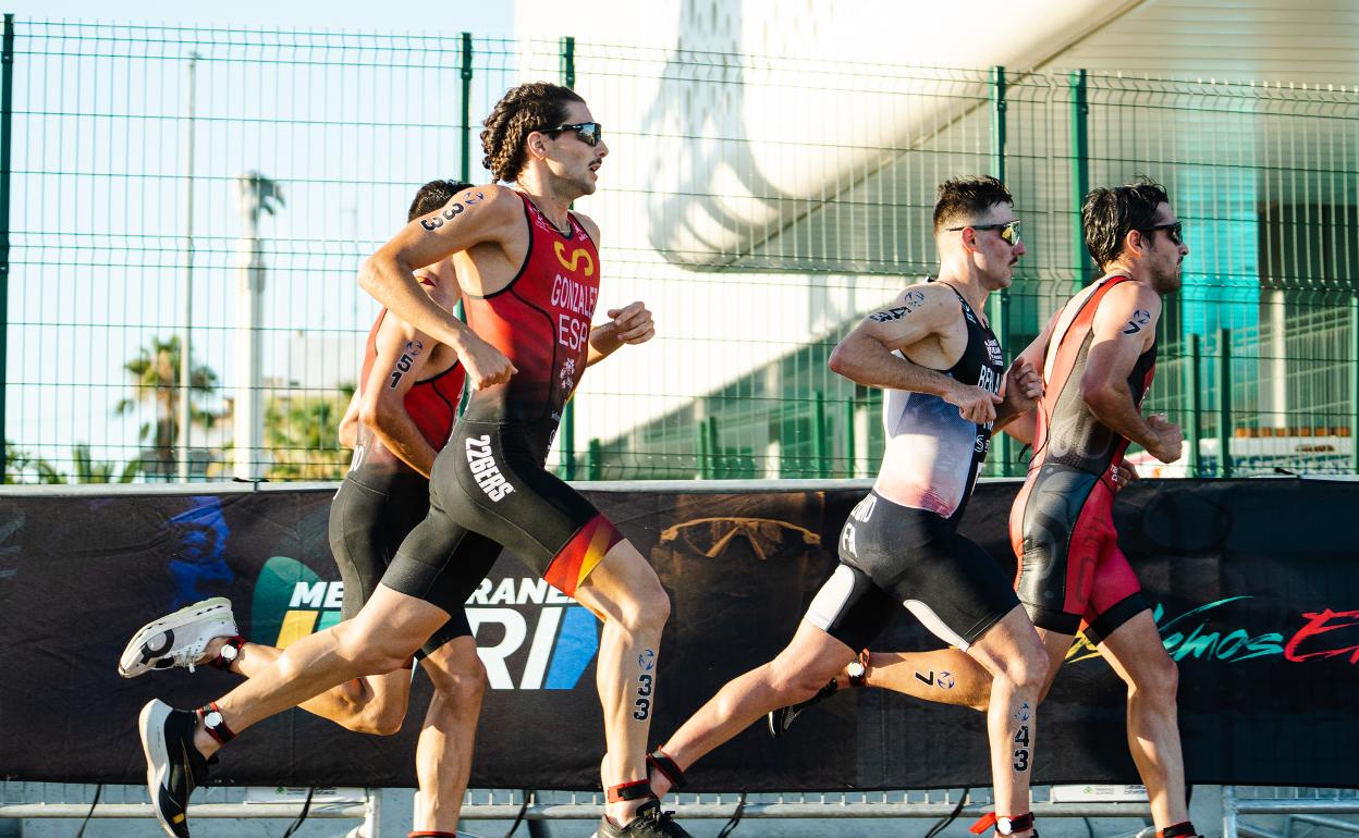 El joven triatleta malagueño ha competido este año en seis pruebas de la Copa del Mundo y dos de las Series Mundiales. 