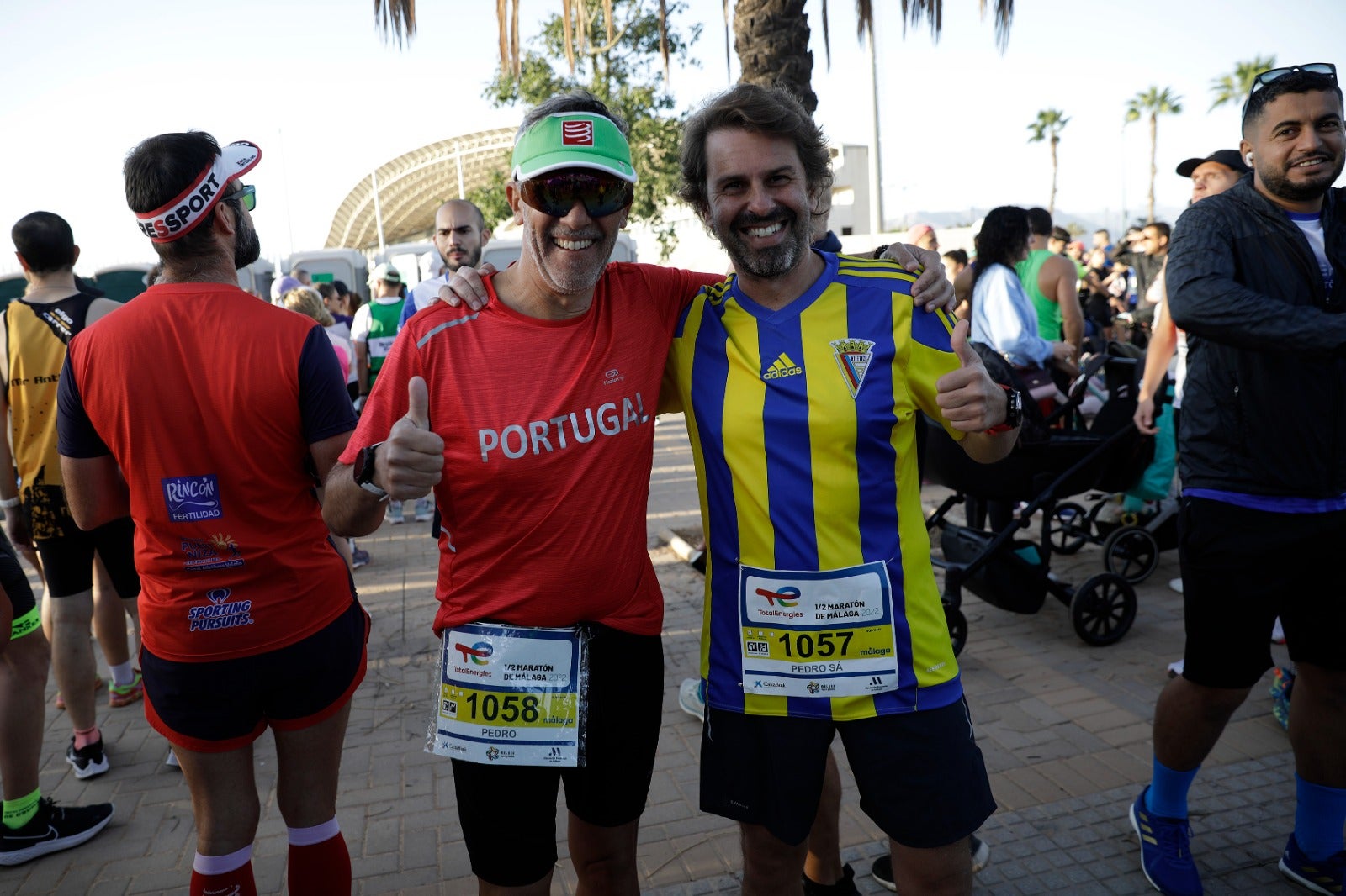 Miles de corredores participan en esta prueba que discurre por 21.097 metros homologados por la Real Federación Española de Atletismo, con sólo diez curvas y seis metros de desnivel desde el punto más alto al más bajo del recorrido.