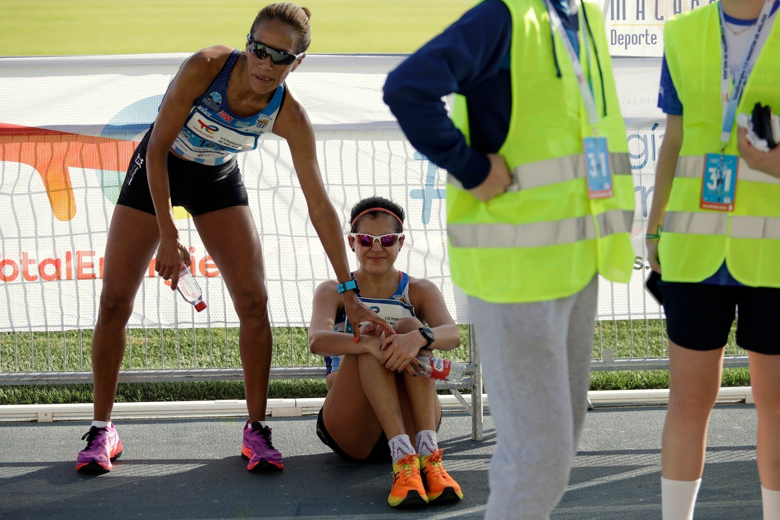 Miles de corredores participan en esta prueba que discurre por 21.097 metros homologados por la Real Federación Española de Atletismo, con sólo diez curvas y seis metros de desnivel desde el punto más alto al más bajo del recorrido.