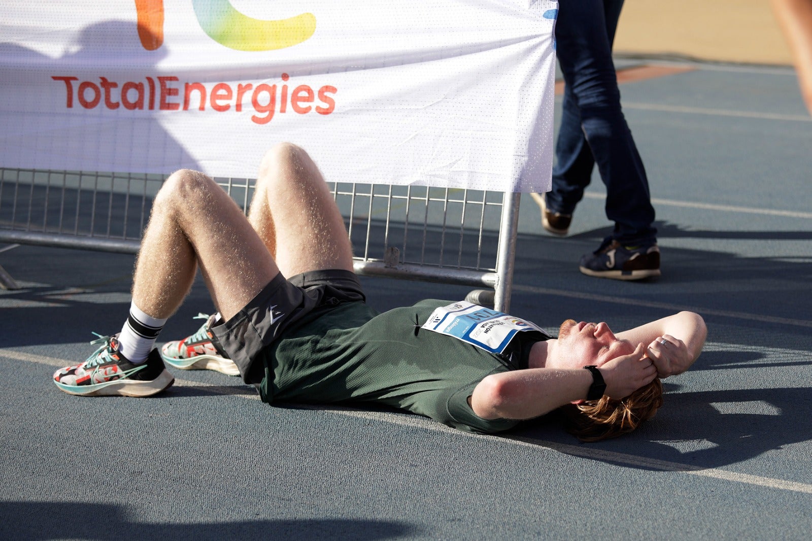 Miles de corredores participan en esta prueba que discurre por 21.097 metros homologados por la Real Federación Española de Atletismo, con sólo diez curvas y seis metros de desnivel desde el punto más alto al más bajo del recorrido.