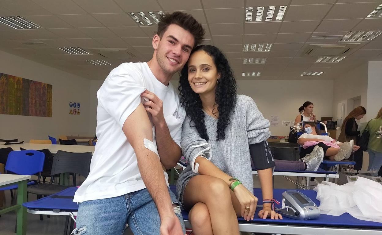 Los universitarios responden a la llamada para donar sangre