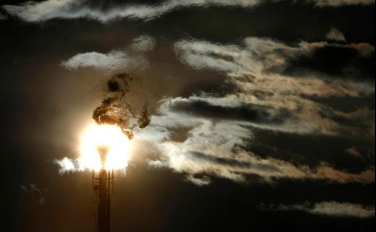 Emisión de metano en una refinería australiana.