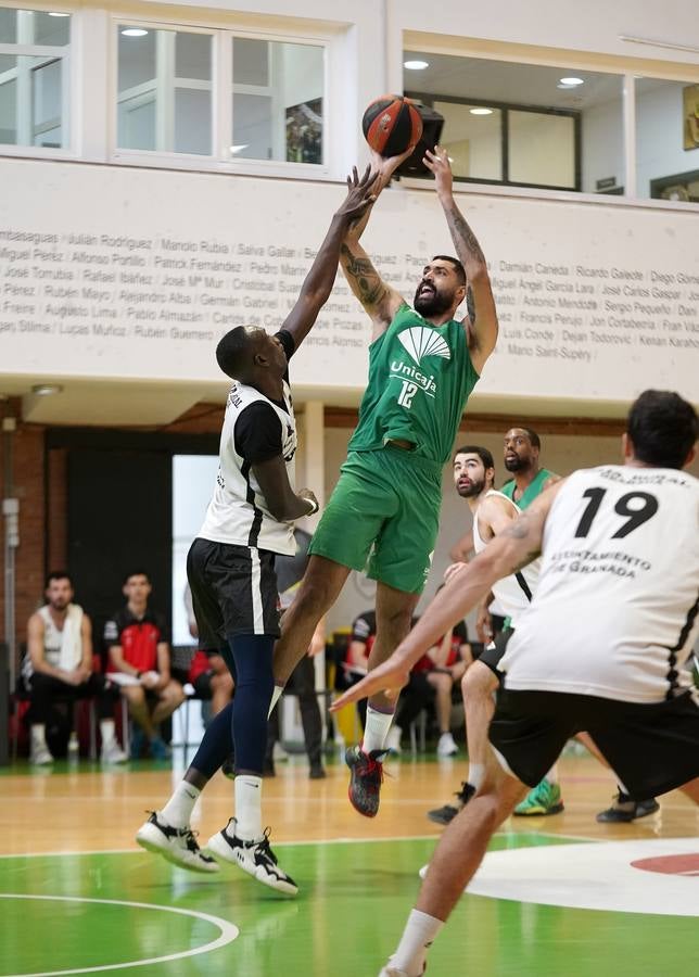 El Unicaja y el Covirán Granada se enfrentaron en un partido amistoso en Los Guindos. 