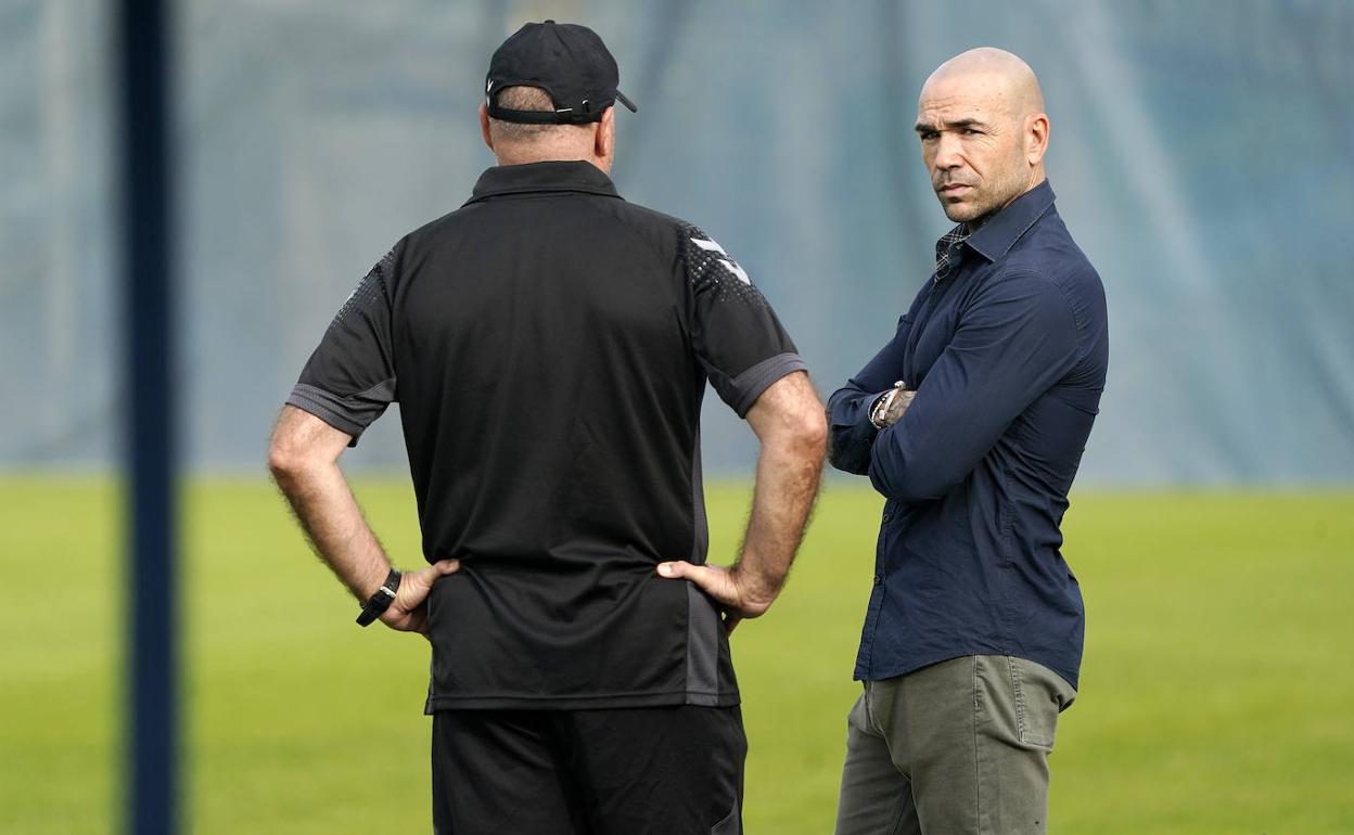 Manolo Gaspar, de frente, junto a Pepe Mel durante un entrenamiento. 