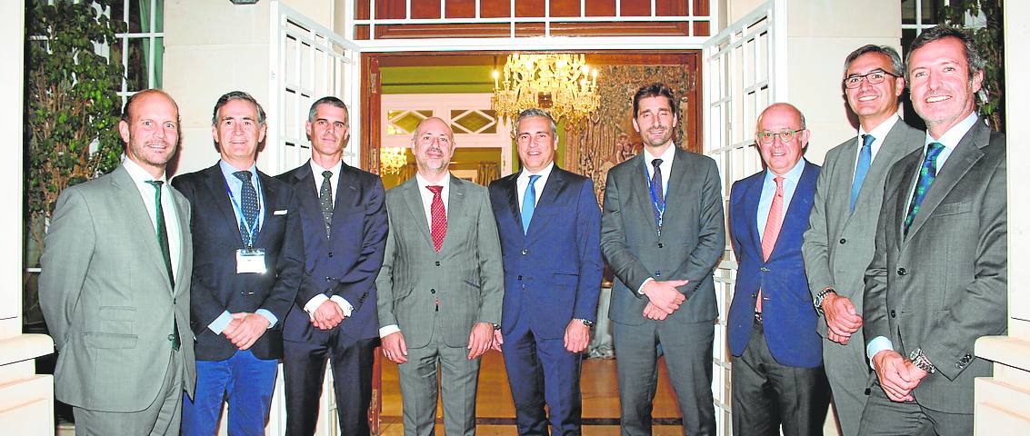 Rafael Sancho, Miguel Ángel Pérez de la Manga, Rafael Fernández-Figares, Ramón Ruiz de la Torre, Vicente Morató, Igor Martín, Fernando Marín, Felipe Martínez y Eugenio Martínez-Echevarría.