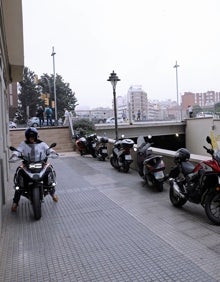 Imagen secundaria 2 - Aparcar con moto en Málaga, una misión cada vez más complicada