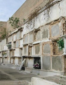 Imagen secundaria 2 - Cementerio en el Castillo de Álora.