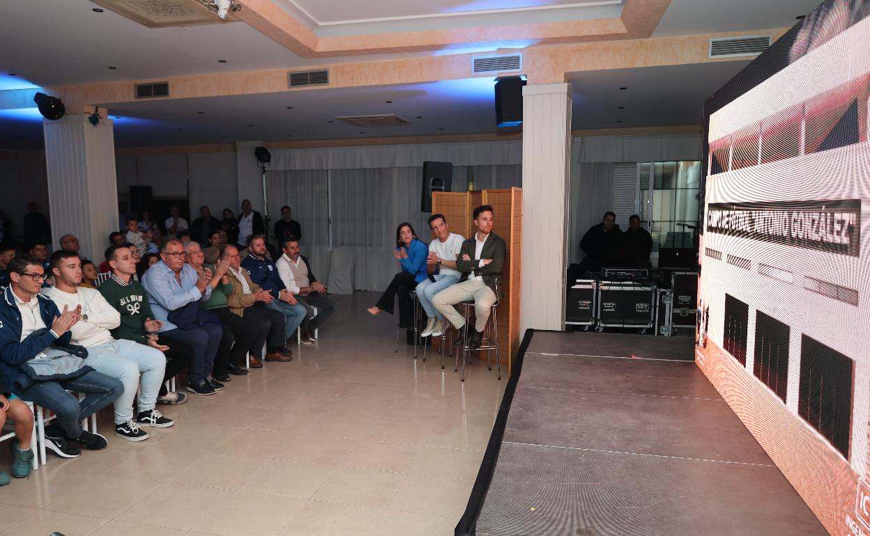 Acto de presentación del nuevo campo de fútbol de El Morche. 