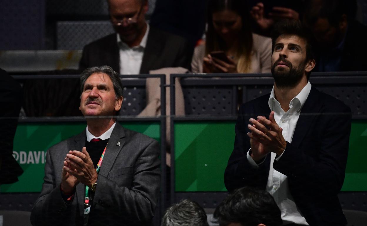 El presidente de la ITF, Davis Haggerty, y el de Kosmos, Gerard Piqué, en la edición de 2019. 