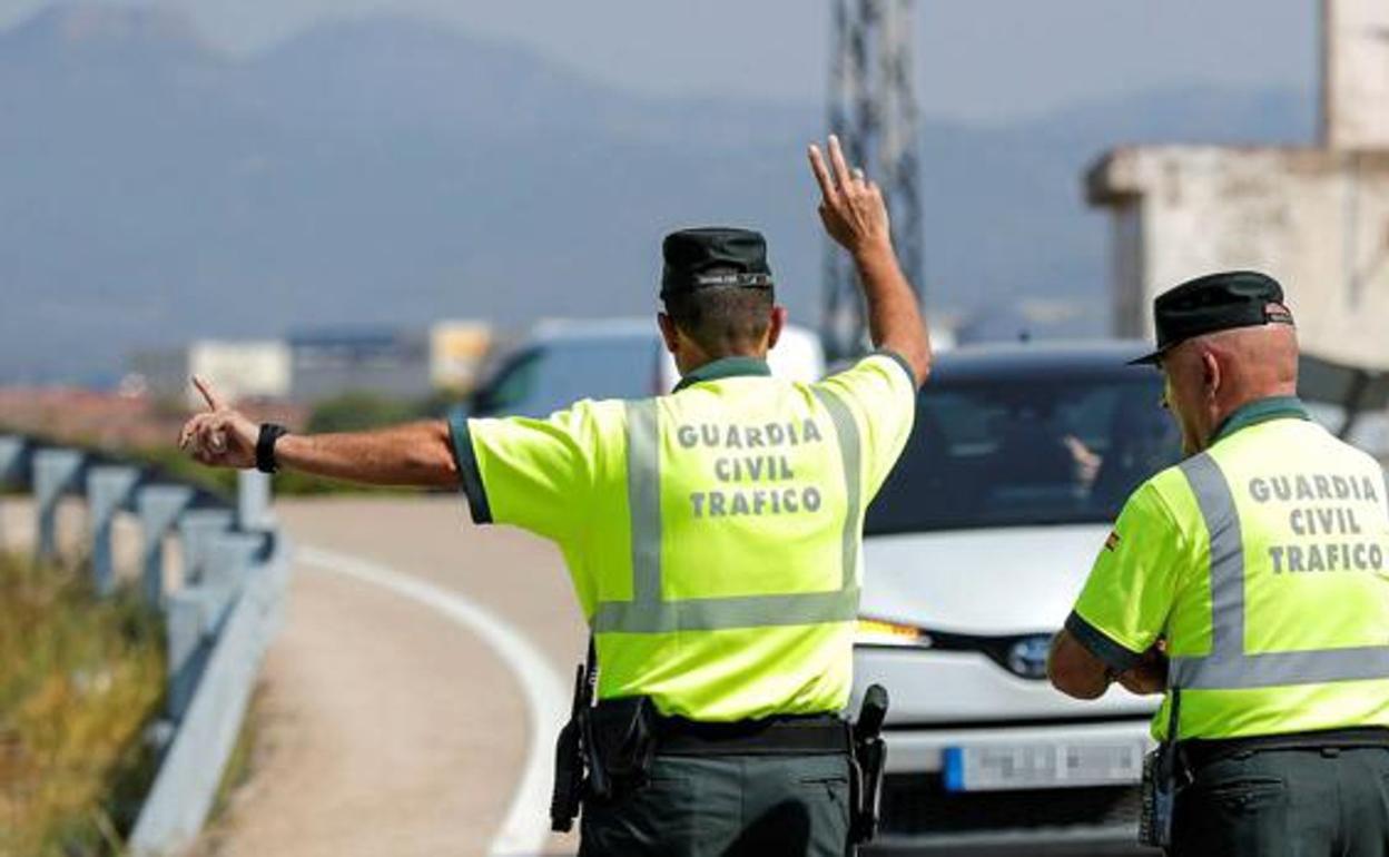 La Guardia Civil avisa a los conductores de una falsa creencia sobre la circulación en rotondas