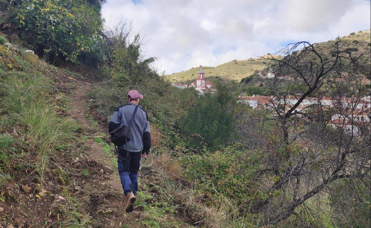 Desde el pueblo de Atajate se puede recorrer el que se conoce como sendero del mosto. 