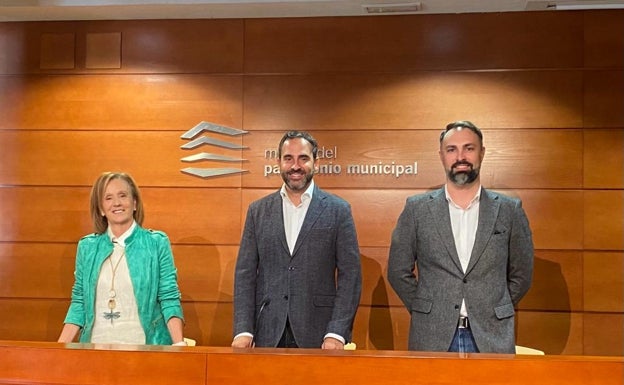 Los concejales socialistas Begoña Medina, Dani Pérez y Mariano Ruiz Araujo.