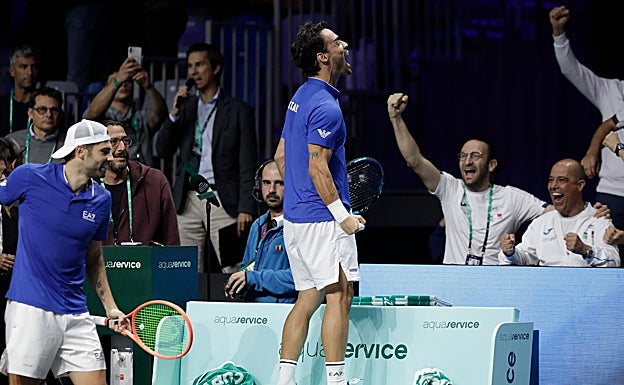 Un gesto de alegría de Fognini saltando delante de su banquillo. 