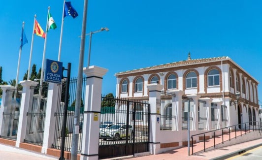 Jefatura de la Policía Local de Nerja en la avenida de Pescia. 