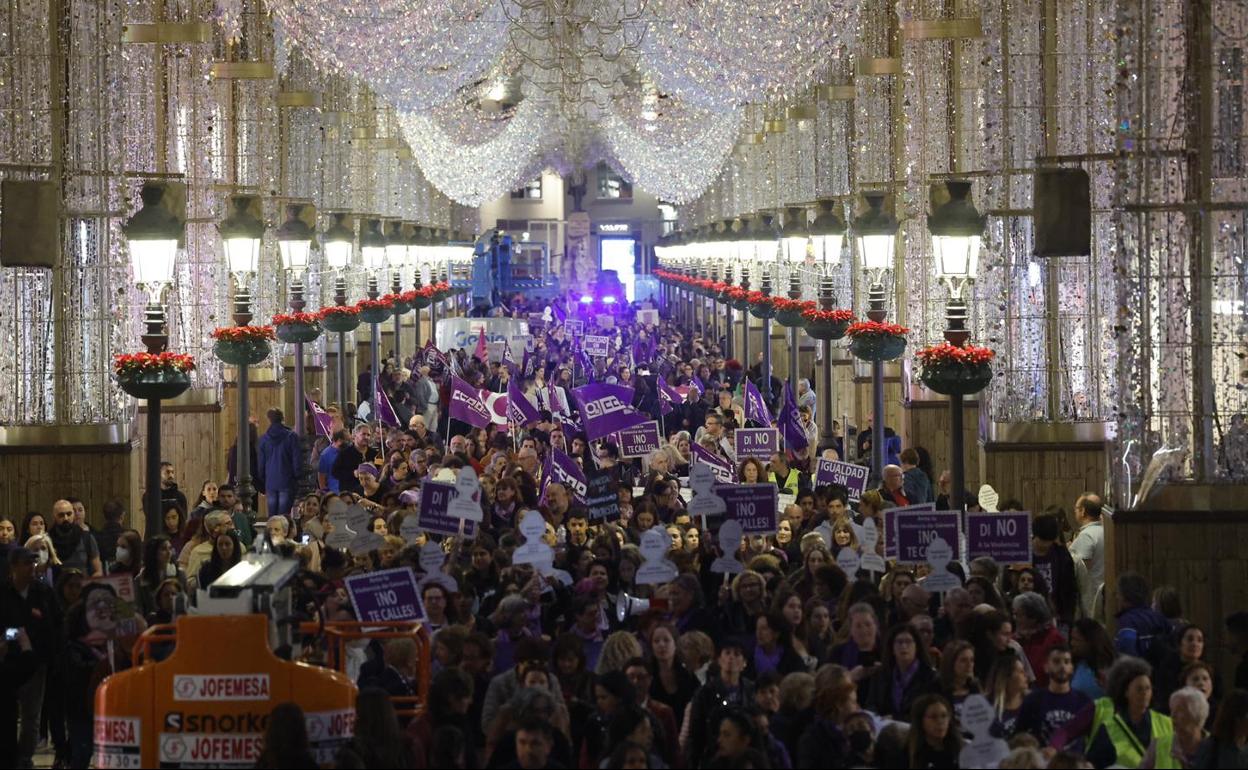 Málaga sale a la calle para exigir el fin de la violencia machista: «Vivas nos queremos»