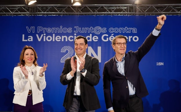 Patricia Navarro, Juanma Moreno y Alberto Núñez Feijóo, esta mañana en Málaga.