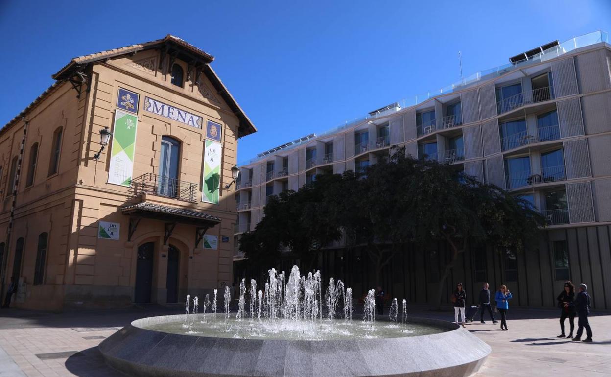Fuente realizada junto al edificio de Mena. 