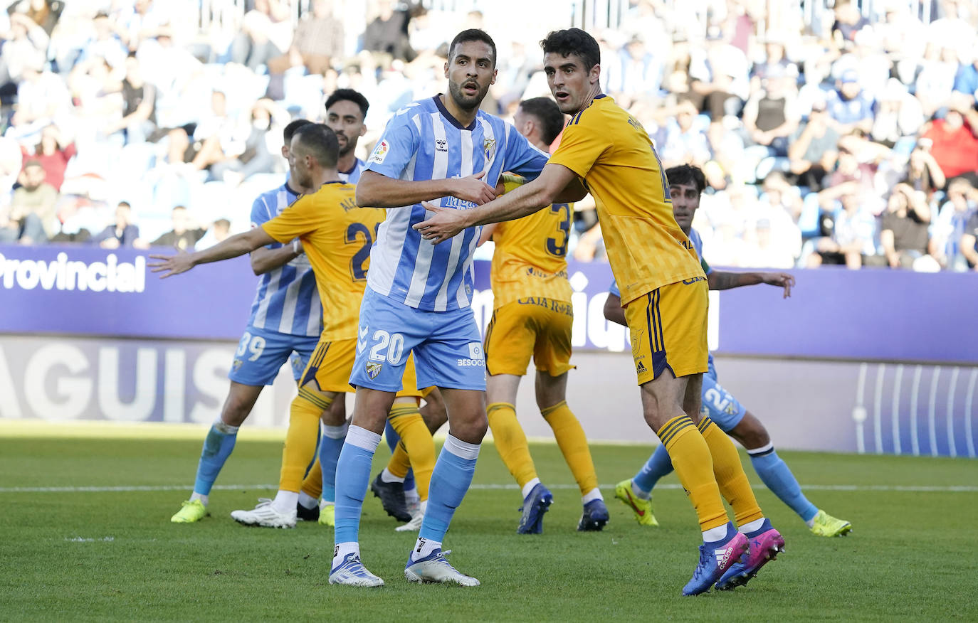 Un gol en propia meta de la Ponferradina bastó para vencer en un partido en el que el equipo mostró más energía y sentido colectivo en la última media hora