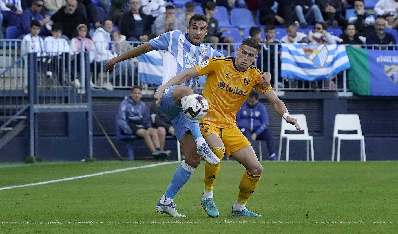 Un gol en propia meta de la Ponferradina bastó para vencer en un partido en el que el equipo mostró más energía y sentido colectivo en la última media hora