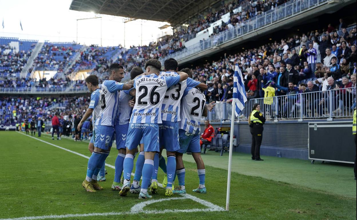 El Málaga celebra el gol de la victoria contra la Ponferradina.