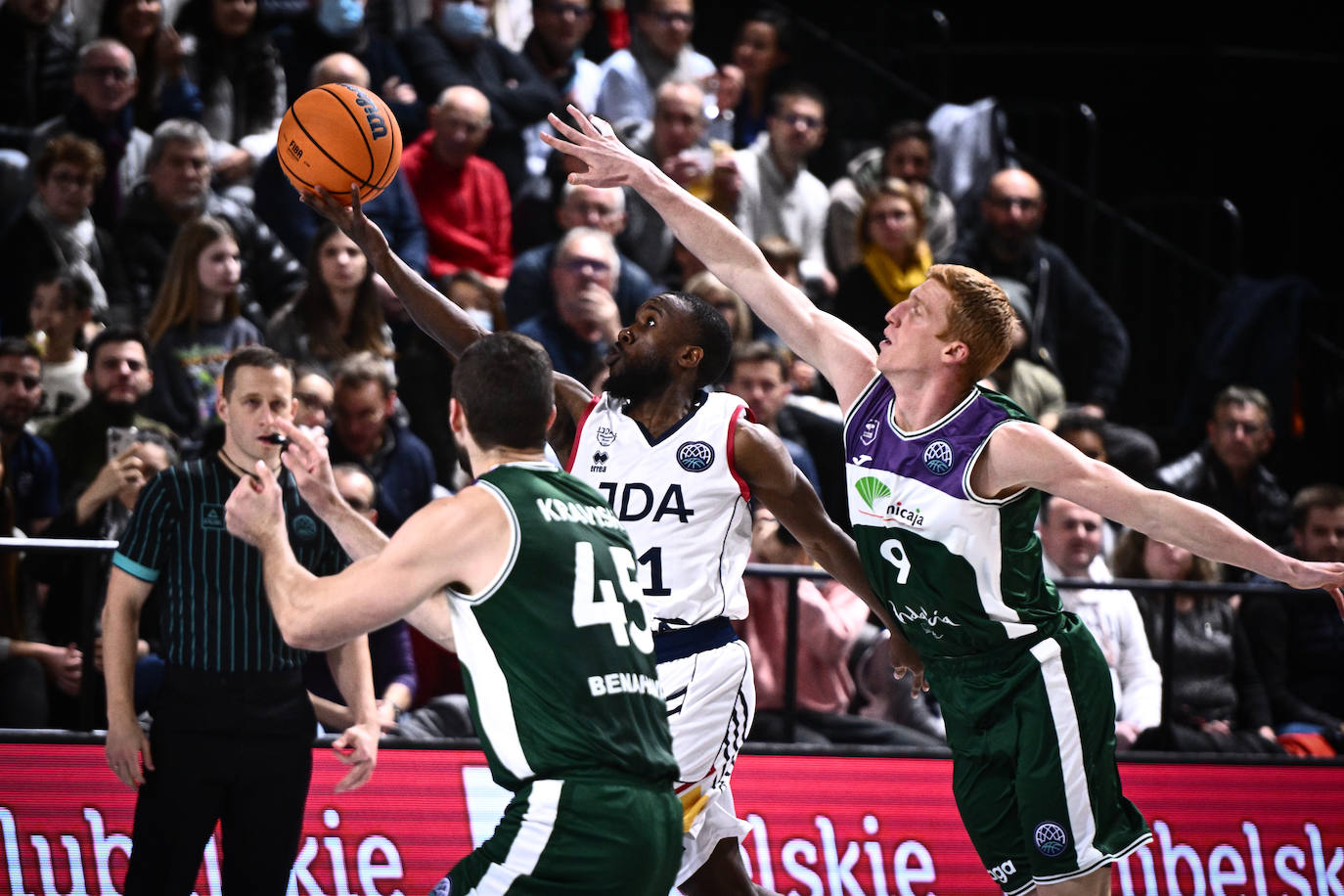 El Unicaja arrolla en su visita al Dijon (70-91). 