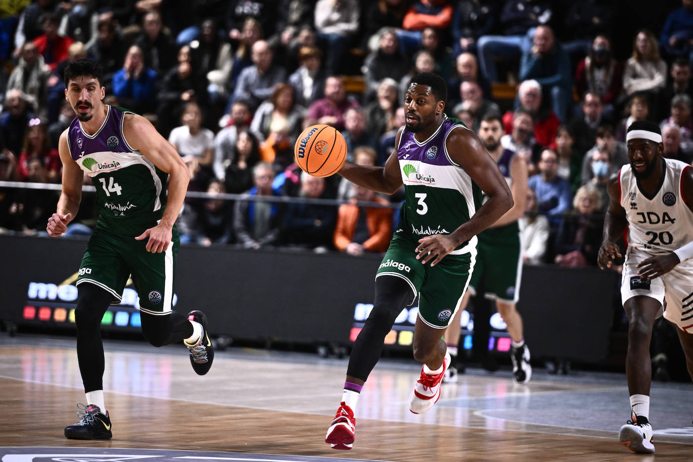 El Unicaja arrolla en su visita al Dijon (70-91). 