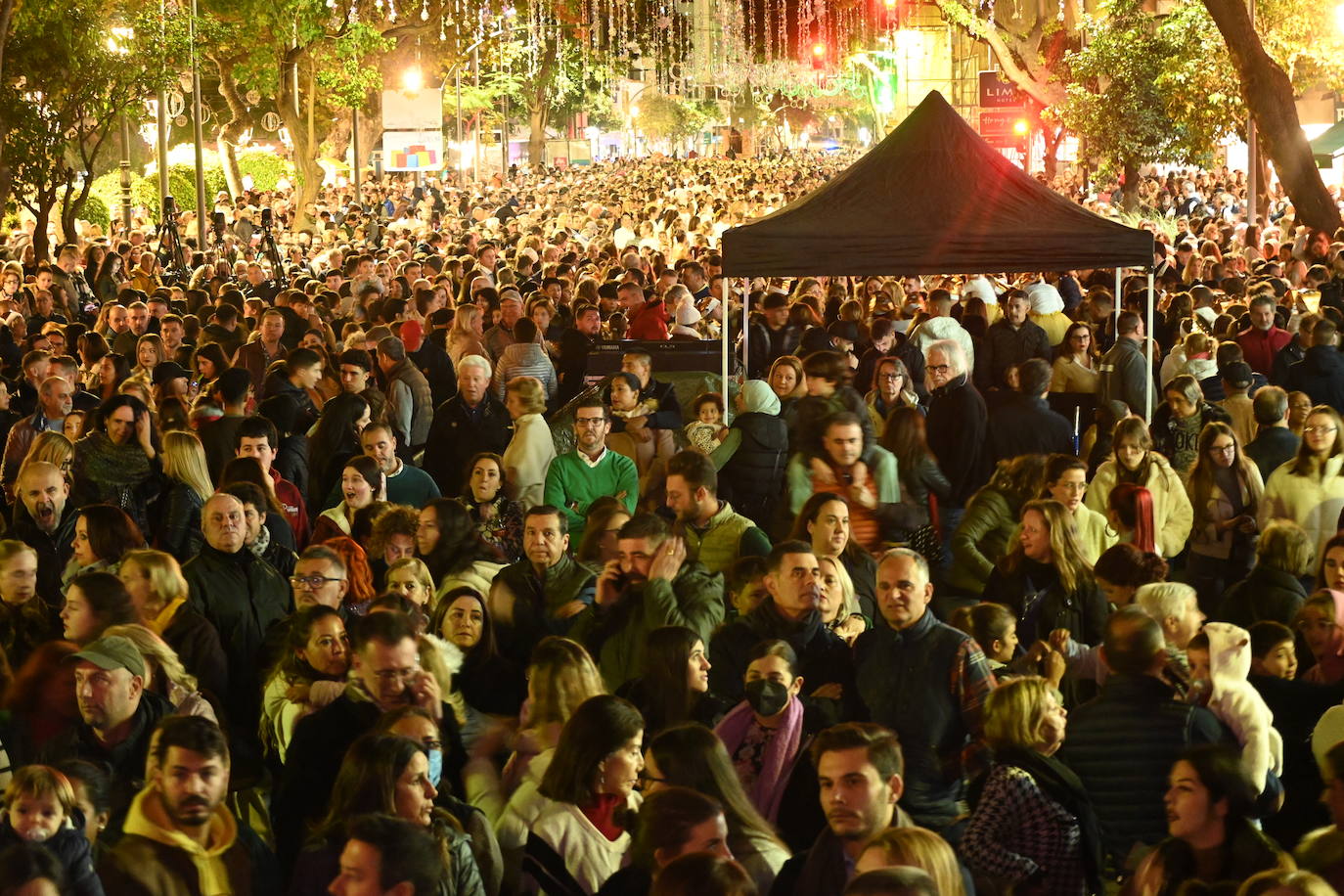 Los hermanos Morente apadrinan el multitudinario acto de inauguración. 