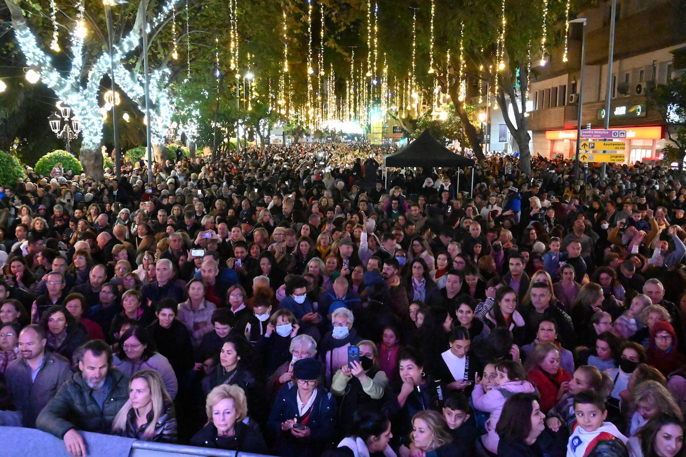 Los hermanos Morente apadrinan el multitudinario acto de inauguración. 