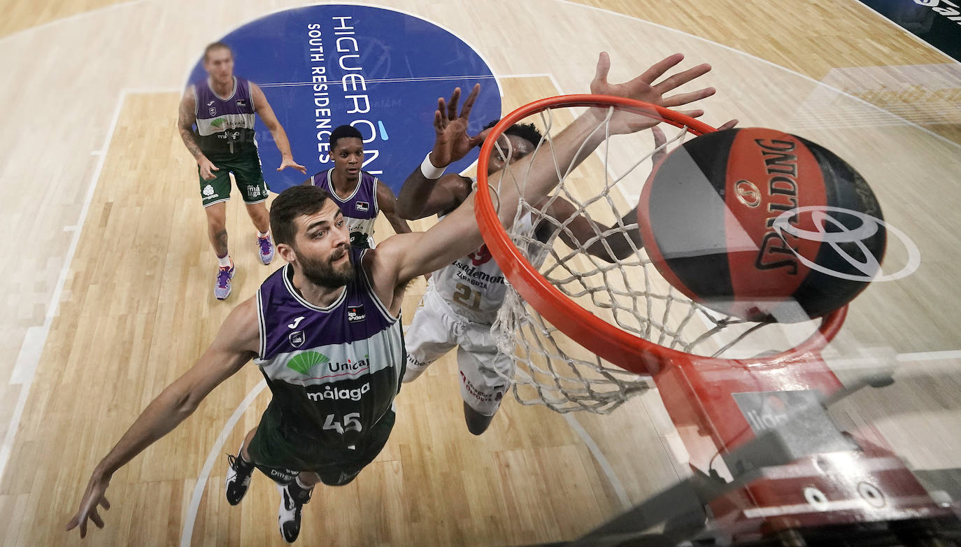 El Unicaja se exhibe ante el Zaragoza (104-78). 