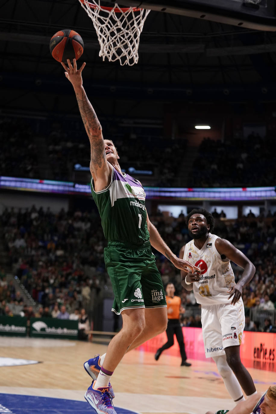 El Unicaja se exhibe ante el Zaragoza (104-78). 
