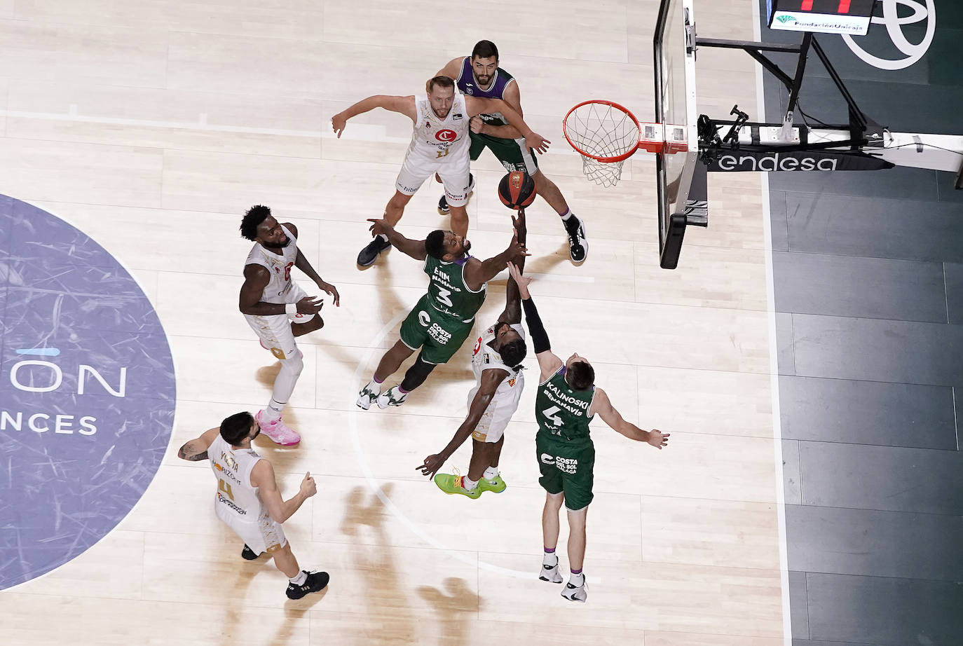 El Unicaja se exhibe ante el Zaragoza (104-78). 