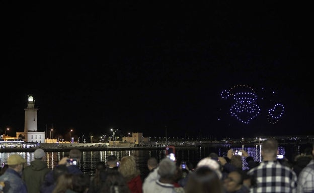 Los drones navideños saludan a Málaga