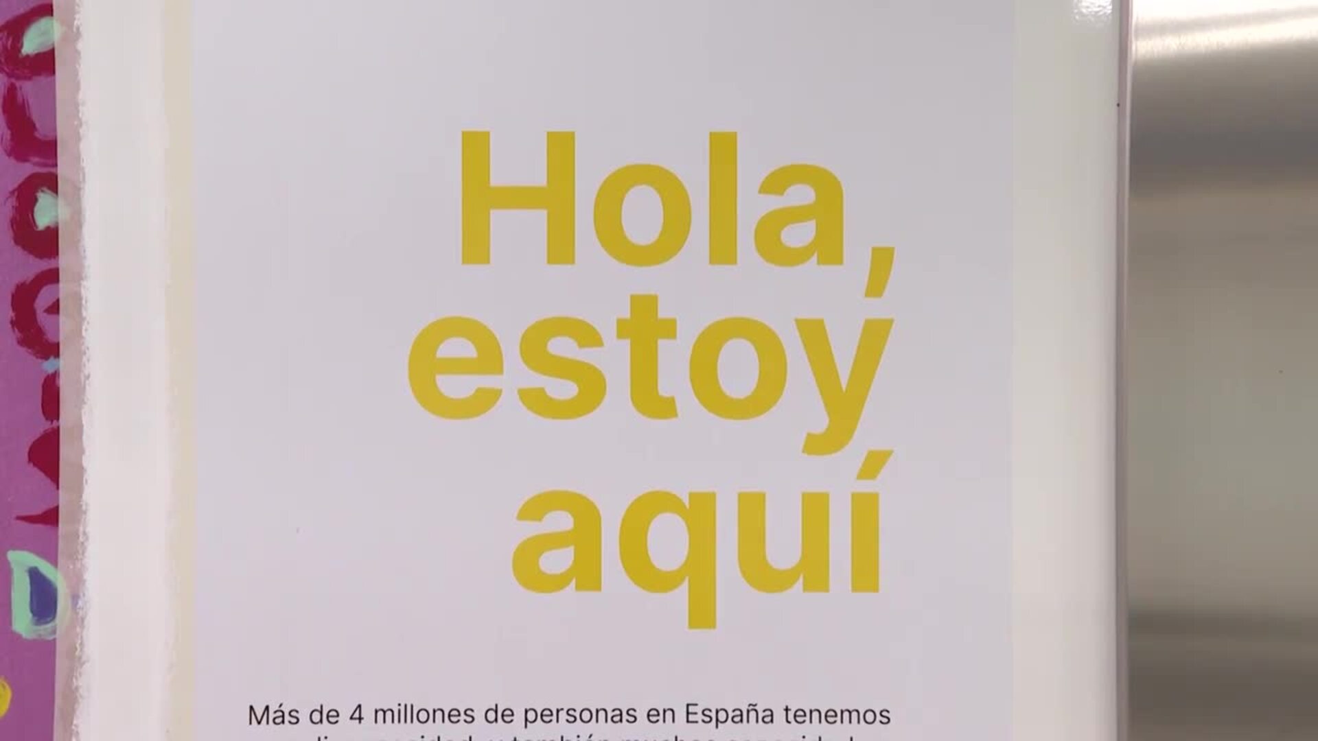 Boa Mistura y personas con discapacidad llenan de color el Metro de Sol