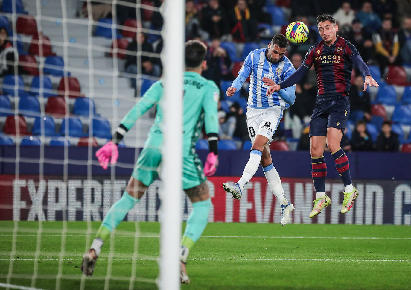 Derrota del Málaga en su visita al Levante. 