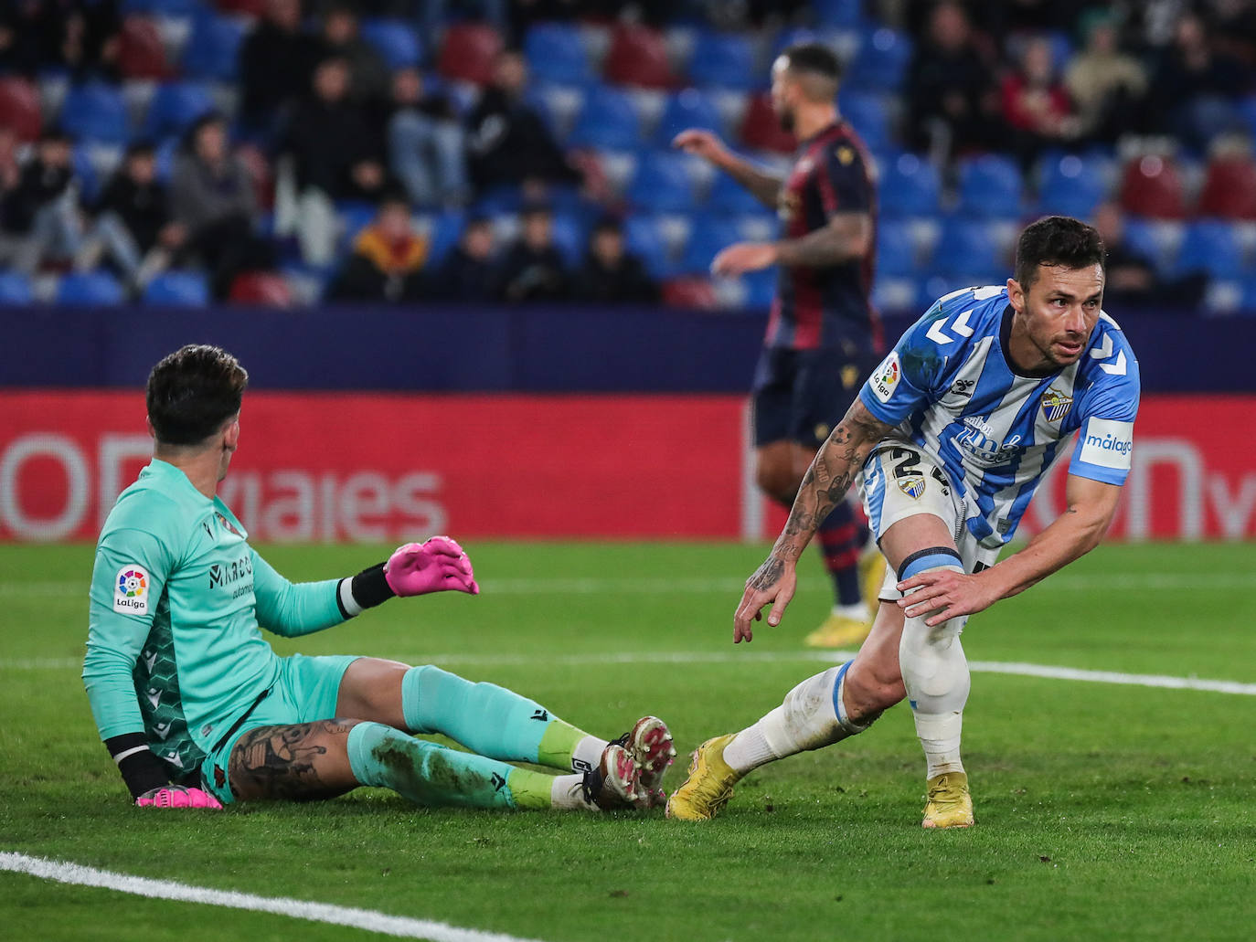 Derrota del Málaga en su visita al Levante. 